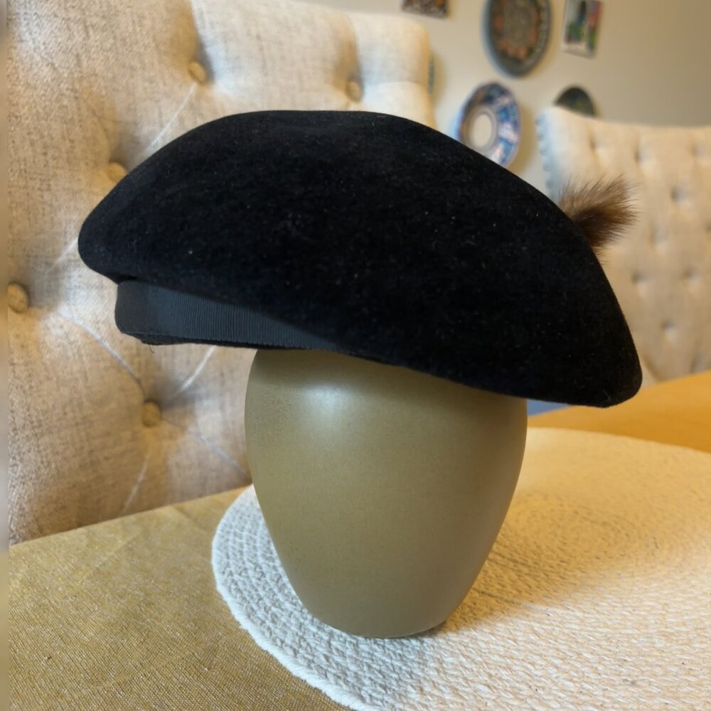 Elegant Black Beret with Fur Accent